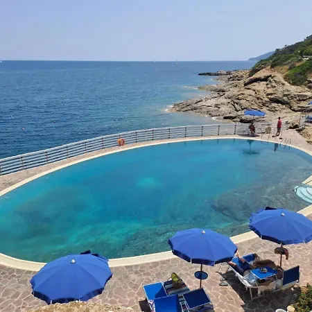 Grazioso Con Piccolo Giardino *