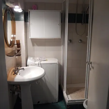 Grazioso Con Piccolo Giardino Apartament