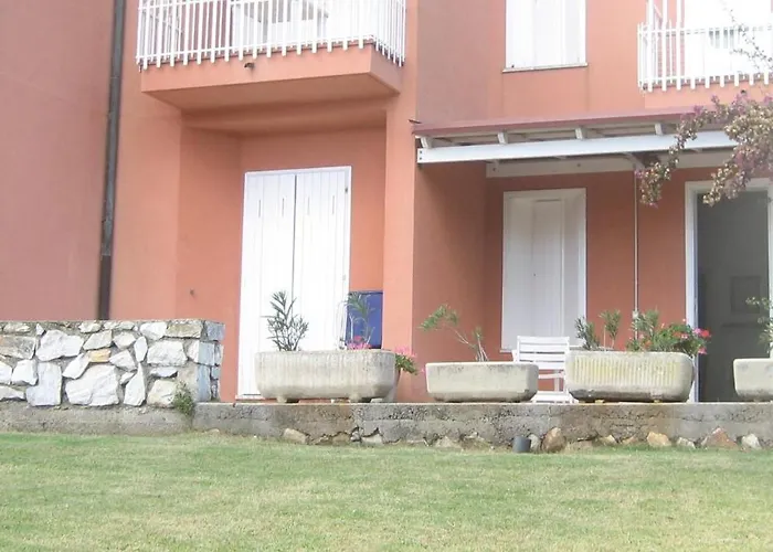 Lejlighed Grazioso Con Piccolo Giardino Capo D'arco