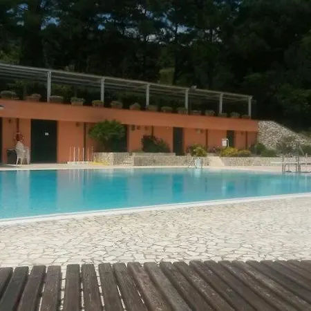 Grazioso Con Piccolo Giardino *